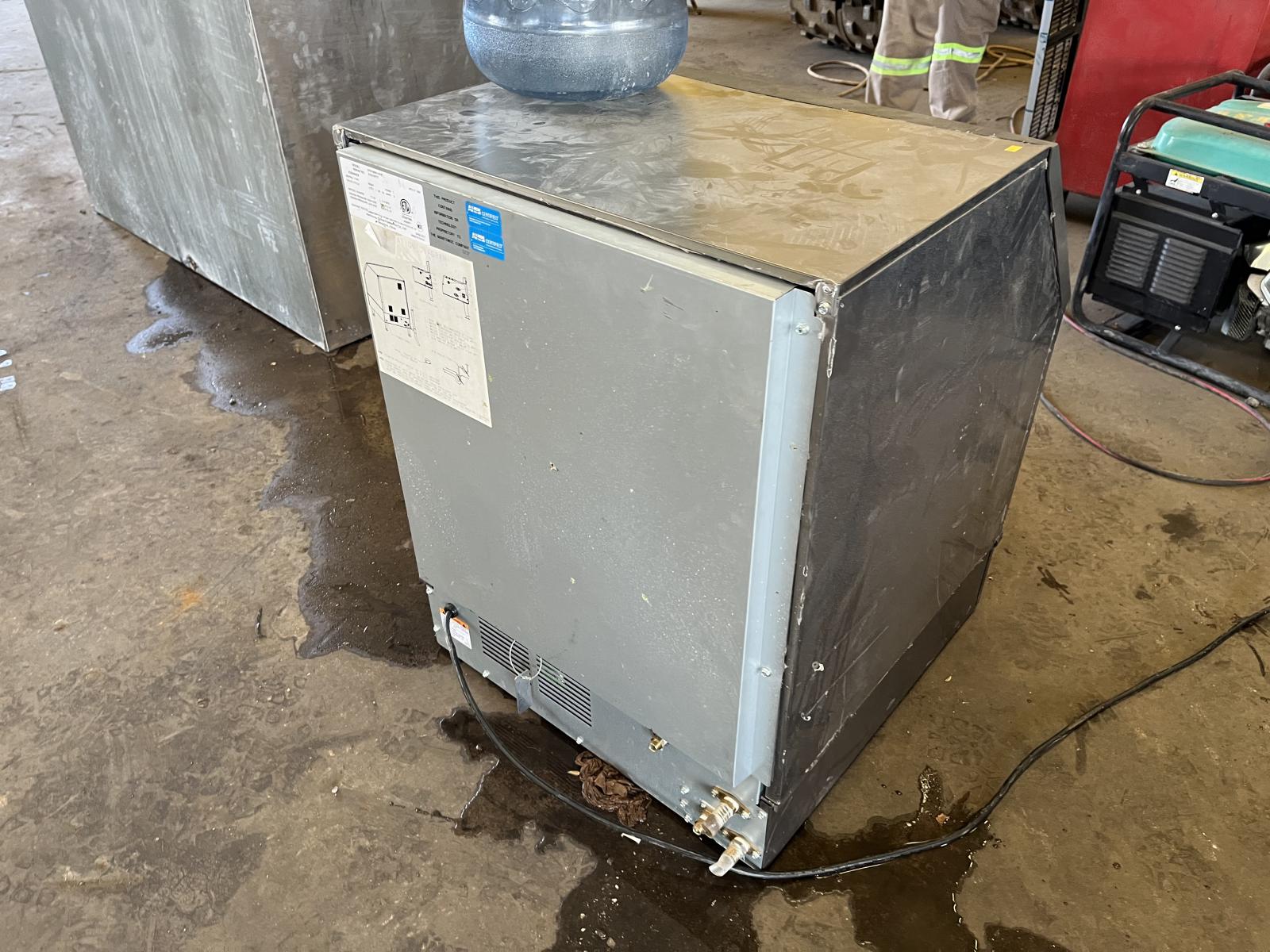 ./imagenes/INVOICE/2019/17911/MAQUINA PARA HACER HIELO MANITOWOC UY0140W-161B (4).JPG